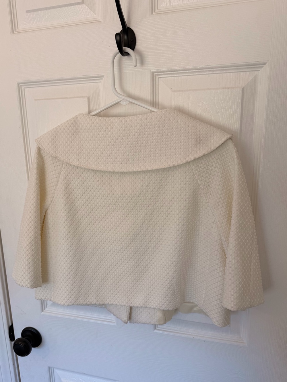 Maggy London Cream Textured Cropped Blazer with Black Buttons - Picture 3 of 4